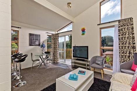 Photo of property in 1/72 Mountbatten Avenue, Hillcrest, Auckland, 0627