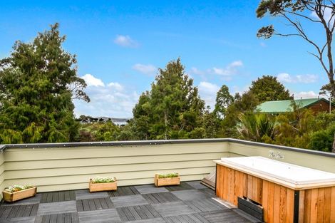 Photo of property in 36 Turanga Road, Henderson Valley, Auckland, 0612