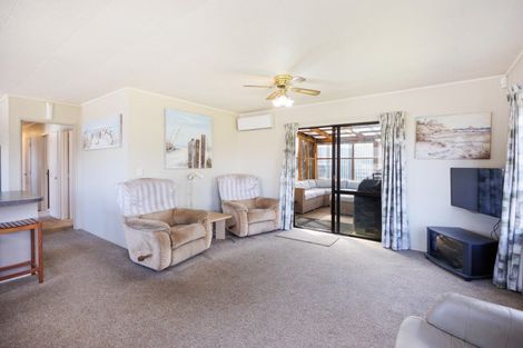 Photo of property in 18 Thomas Place, Foxton Beach, Foxton, 4815