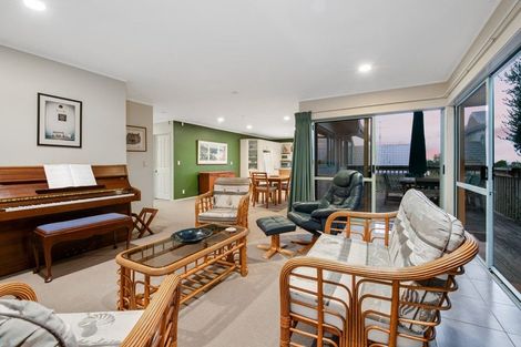 Photo of property in 894 Whangaparaoa Road, Manly, Whangaparaoa, 0930