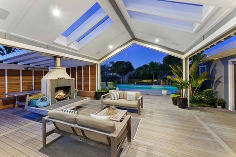 Photo of property in 31 Rauparaha Street, Waikanae Beach, Waikanae, 5036