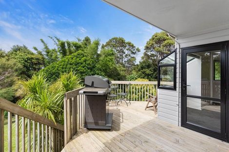 Photo of property in 86 Wade River Road, Stanmore Bay, Whangaparaoa, 0932
