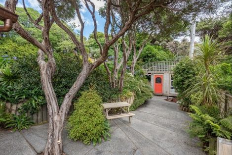 Photo of property in 39 Airlie Road, Plimmerton, Porirua, 5026