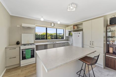 Photo of property in 32 Langdale Avenue, Paraparaumu, 5032