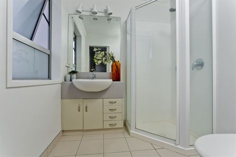 Photo of property in 3/13 Kaihu Street, Northcote, Auckland, 0627