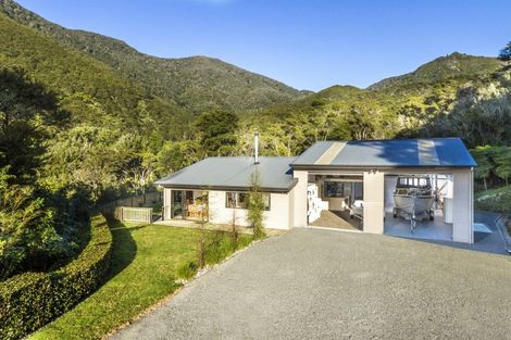 Photo of property in 6 Kaimiko Place, Okiwi Bay, 7193