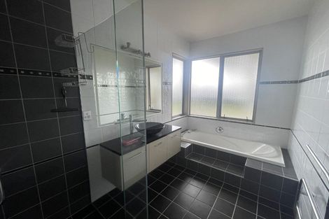 Photo of property in 9 Armstrong Farm Drive, East Tamaki Heights, Auckland, 2016