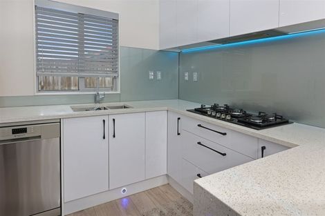 Photo of property in 43c Border Road, Henderson, Auckland, 0612