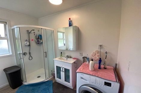 Photo of property in 32 Kenmore Street, Newlands, Wellington, 6037