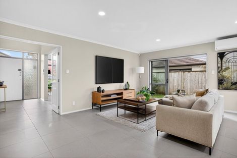Photo of property in 28 Pickaberry Avenue, Karaka, Papakura, 2113