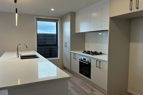 Photo of property in 28 Waruhia Crescent, Rototuna North, 3210