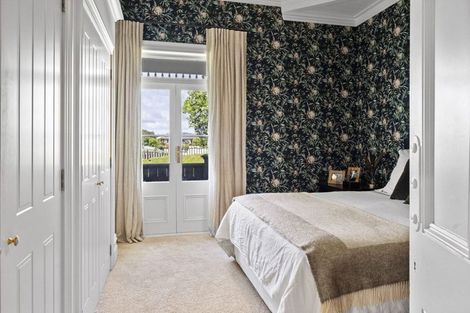 Photo of property in 329 Mangorei Road, Merrilands, New Plymouth, 4312