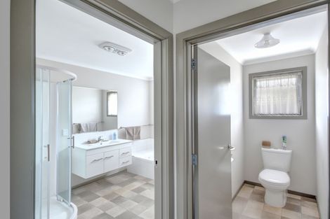 Photo of property in 16 Cross Street, Milton, 9220