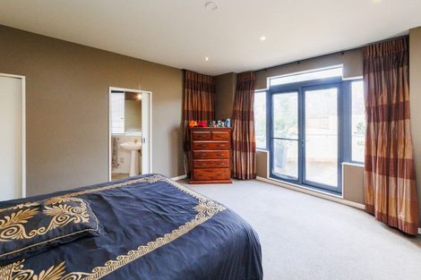 Photo of property in 5 The Oaks, Awapuni, Palmerston North, 4412