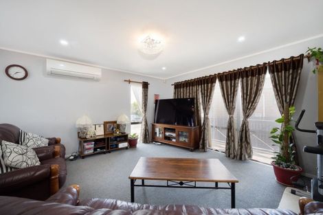 Photo of property in 14 De Quincey Terrace, Highland Park, Auckland, 2010