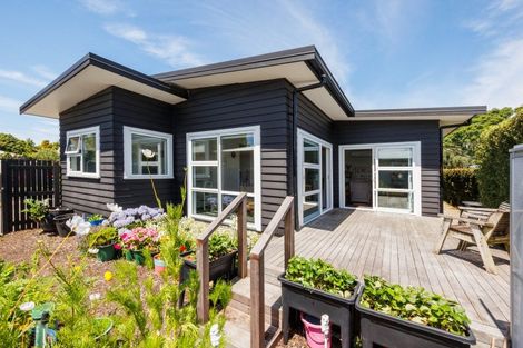 Photo of property in 2b Alton Place, Hokowhitu, Palmerston North, 4410