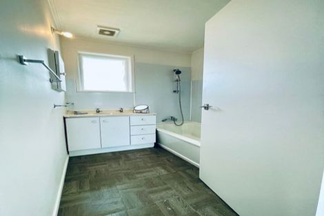 Photo of property in 3 Addison Drive, Glendene, Auckland, 0602