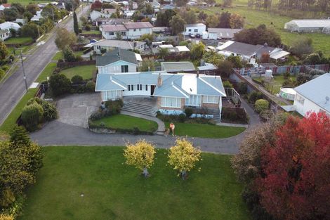 Photo of property in 197 Bridge Street, Bulls, 4818