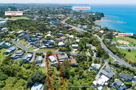 Photo of property in 10 Peter Terrace, Castor Bay, Auckland, 0620