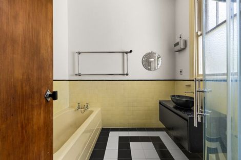 Photo of property in 11 Thompson Road, Bluff Hill, Napier, 4110