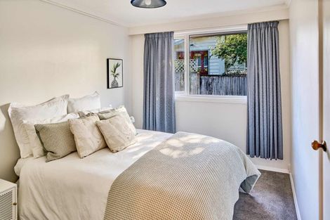 Photo of property in 39b Pukatea Street, Eastbourne, Lower Hutt, 5013