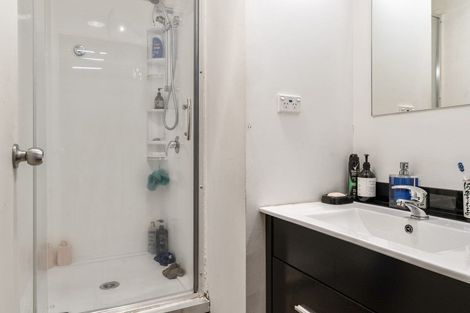 Photo of property in 342 Glenfield Road, Glenfield, Auckland, 0629