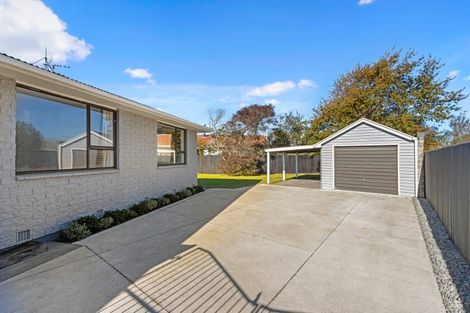 Photo of property in 17 Rosanna Place, Aranui, Christchurch, 8061