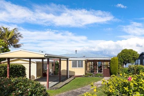 Photo of property in 99 Roberts Road, Matakatia, Whangaparaoa, 0930
