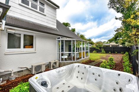 Photo of property in 20 Hampton Place, Burnside, Christchurch, 8053