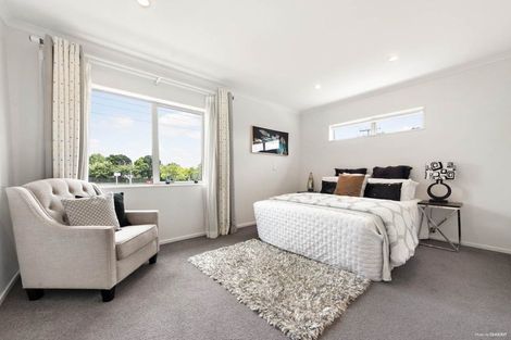 Photo of property in 1 Ambar Ridge Avenue, Massey, Auckland, 0614