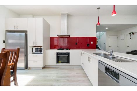 Photo of property in 2 Mile Place, Henderson, Auckland, 0612