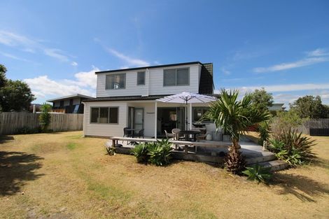 Photo of property in 105 The Tee, Matarangi, Whitianga, 3592