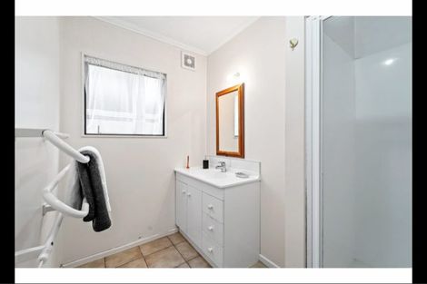 Photo of property in 2/5 Anne Road, Hillcrest, Auckland, 0627