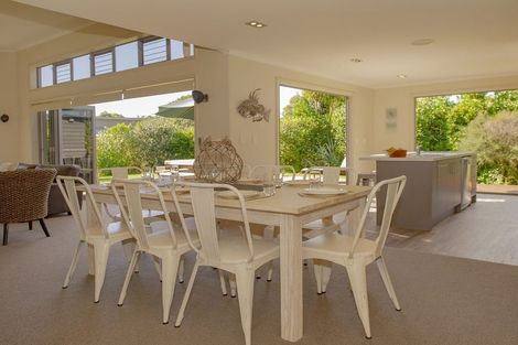 Photo of property in 9 Taunui Place, Cooks Beach, Whitianga, 3591