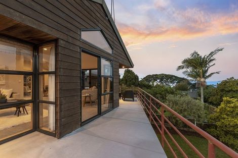 Photo of property in 7b Elgin Place, Red Beach, 0932