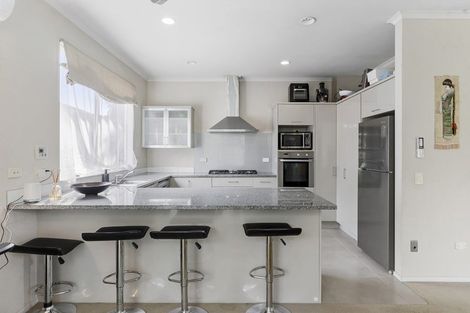 Photo of property in 12 Seresin Crescent, Flat Bush, Auckland, 2016