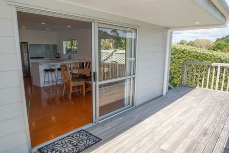 Photo of property in 25 Stratford Drive, Cable Bay, 0420