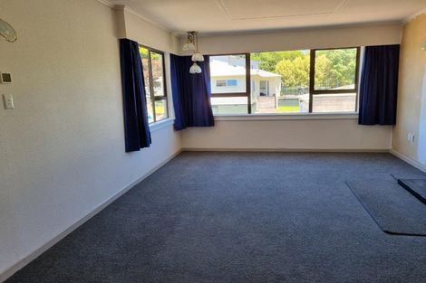 Photo of property in 5 Hillside Crescent, Westown, New Plymouth, 4310