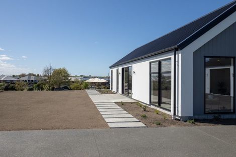 Photo of property in 14 Village Green Drive, Huntingdon, 7774