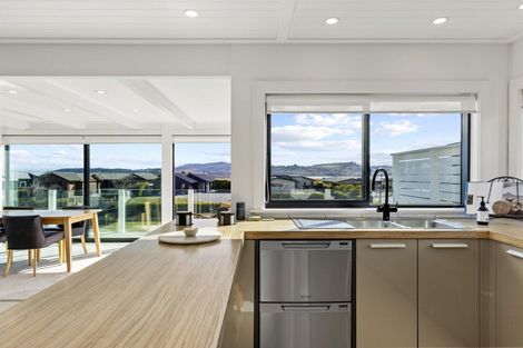Photo of property in 20 Pukenamu Road, Rainbow Point, Taupo, 3330