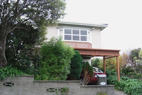 Photo of property in 64 Larsen Crescent, Tawa, Wellington, 5028