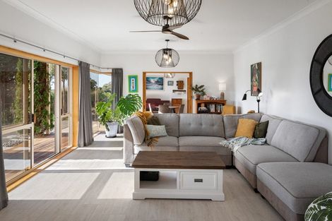 Photo of property in 2 Baigent Place, Tanners Point, Katikati, 3177