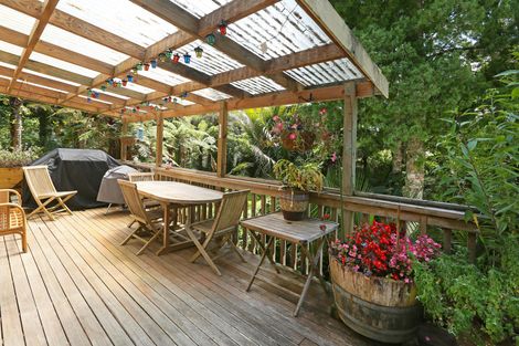 Photo of property in 40 Napuka Road, Henderson Valley, Auckland, 0612