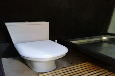 Photo of property in 10-12 Glenesk Road, Piha, New Lynn, 0772