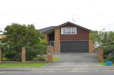Photo of property in 1072 Whangaparaoa Road, Tindalls Beach, Whangaparaoa, 0930