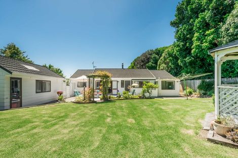 Photo of property in 81 Nimmo Avenue East, Waikanae, 5036