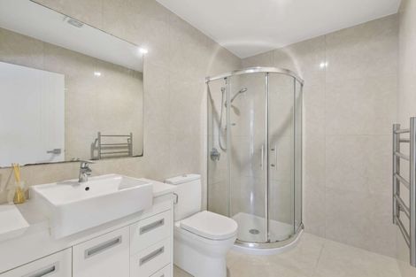 Photo of property in 2b St Clair Place, Browns Bay, Auckland, 0630