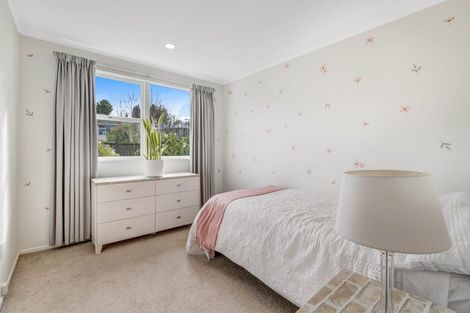 Photo of property in 9 Woodstock Road, Forrest Hill, Auckland, 0620