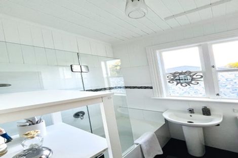 Photo of property in 13 Paisley Terrace, Karori, Wellington, 6012