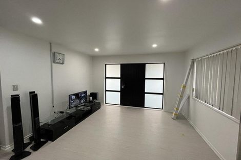 Photo of property in 298 Birdwood Road, Massey, Auckland, 0614